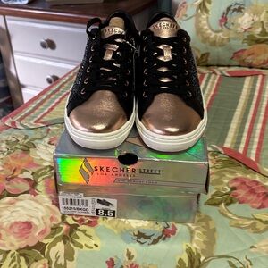 Skecher Street Holographic Shoe Box nwt in box